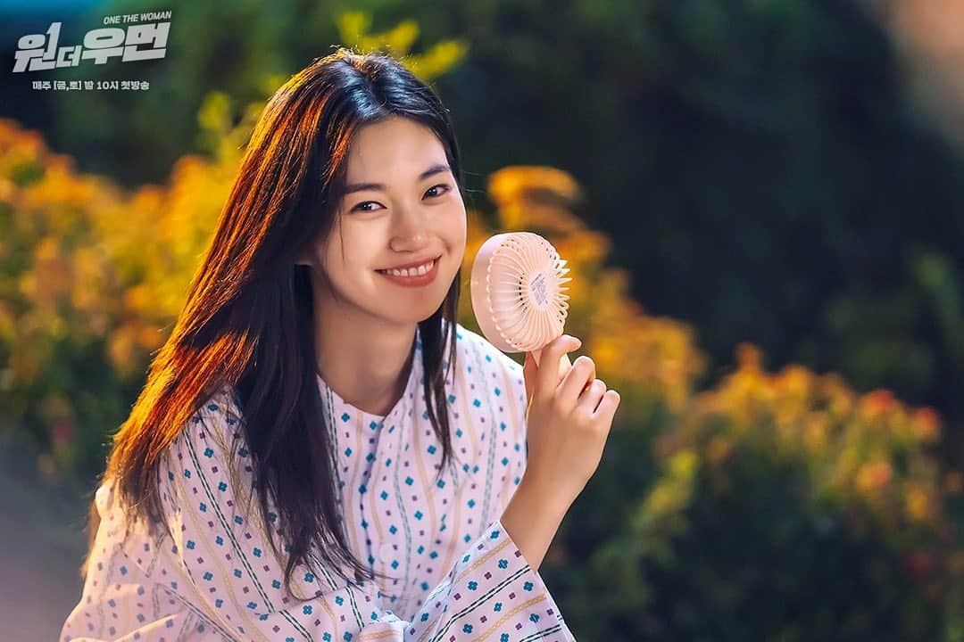 キム・ドヨンのインスタグラム：「One the Woman Behind Cut」