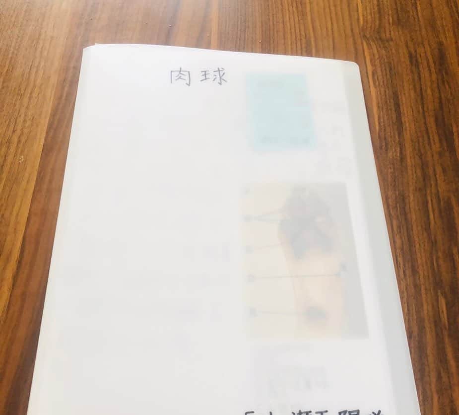 瀬下豊のインスタグラム：「娘の夏休みの自由研究。 肉球について研究してた。  自分の好きな事を研究したらいいんだよ。って言うたら肉球を選んだ。  #娘がツボ #肉球好き #自由過ぎる研究 #何事もとらわれない #そういう個性大好き #もっと個性伸ばして欲しい #クラスの子の反応見たかった」