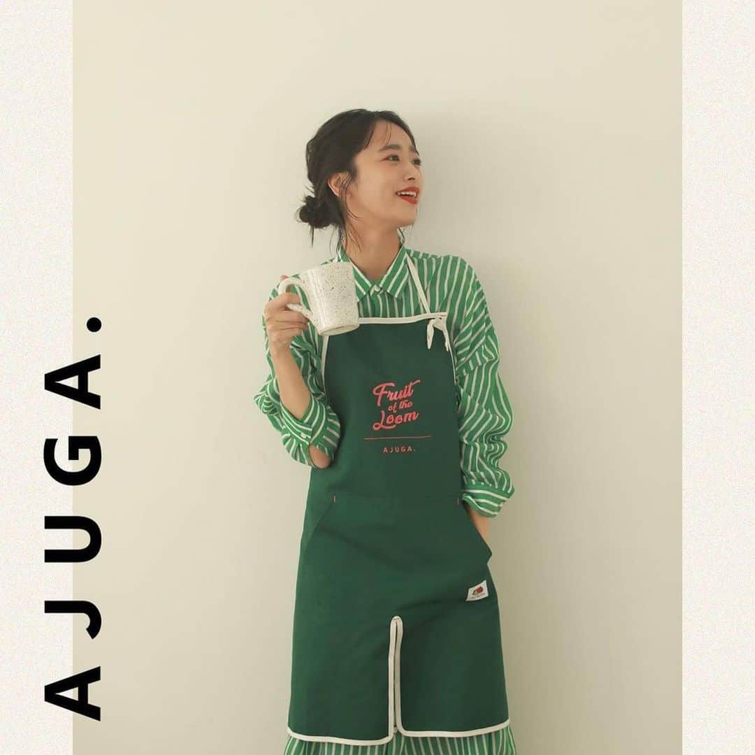 StampStompのインスタグラム：「#Repost @ajuga.shop with @make_repost ・・・ ㅤㅤㅤㅤㅤㅤㅤㅤㅤㅤㅤㅤㅤ 💛🧡楽天 お買い物マラソンにAJUGAも参加中です！🧡❤️ ㅤㅤㅤㅤㅤㅤㅤㅤㅤㅤㅤㅤㅤ ✅ただ今、ショップ買いまわりでポイント最大10倍★ ✅ 9/19(日)20:00〜9/24(金)夜1:59までなのでお急ぎを！ ㅤㅤㅤㅤㅤㅤㅤㅤㅤㅤㅤㅤㅤ 📌𝓟𝓲𝓬𝓴 𝓾𝓹! ストンプスタンプで話題沸騰♪ アジュガ( #ajuga )よりおすすめアイテムをご紹介👀✨ ㅤㅤㅤㅤㅤㅤㅤㅤㅤㅤㅤㅤㅤ #おうち時間 に大活躍。 エプロンコーデでお子さんと一緒に楽しんじゃおう❣️ ㅤㅤㅤㅤㅤㅤㅤㅤㅤㅤㅤㅤㅤ 親子でリンクコーデが叶う アメカジテイストのエプロン🥰 ㅤㅤㅤㅤㅤㅤㅤㅤㅤㅤㅤㅤㅤ Tシャツでお馴染みの 「フルーツオブザルーム」さんとのコラボ商品。🍇🍎🍐 もちろん、近藤千尋さんプロデュースで大人可愛く仕上がっています！🙆‍♀️💝 ㅤㅤㅤㅤㅤㅤㅤㅤㅤㅤㅤㅤㅤ ［AJUGA. × FRUIT OF THE LOOM］ ㅤㅤㅤㅤㅤㅤㅤㅤㅤㅤㅤㅤㅤ ◆アジュガ エプロン(キッズサイズ) https://item.rakuten.co.jp/stompstamp2/6385703/ ㅤㅤㅤㅤㅤㅤㅤㅤㅤㅤㅤㅤㅤ ◆アジュガ エプロン(大人サイズ) https://item.rakuten.co.jp/stompstamp2/6385702/ ㅤㅤㅤㅤㅤㅤㅤㅤㅤㅤㅤㅤㅤ 家族みんなでおうちカフェの開店です！🍩☕💕 エプロンを着けたお子さんは可愛いこと間違いなし！？😍 ㅤㅤㅤㅤㅤㅤㅤㅤㅤㅤㅤㅤㅤ ご購入はこちらから🛒 楽天市場サイトより「ajuga」で検索！ ↓↓↓ @rakuten_official ┈┈┈┈┈┈┈┈┈┈┈┈┈ @chipichan.1215 @ajuga.shop @stompstamp」