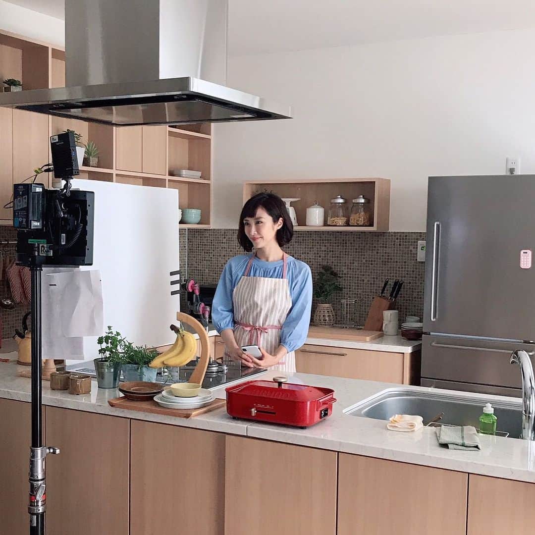 山口もえさんのインスタグラム写真 - (山口もえInstagram)「・  BRUNO コンパクトホットプレートの イメージキャラクターを務めることになりました♡ わが家でも大活躍のホットプレート👏 毎日のごはんがより楽しく簡単になりますように✨  #bruno  #ホットプレート #コンパクトホットプレート #おうち時間」9月22日 17時08分 - moe_yamaguchi0611