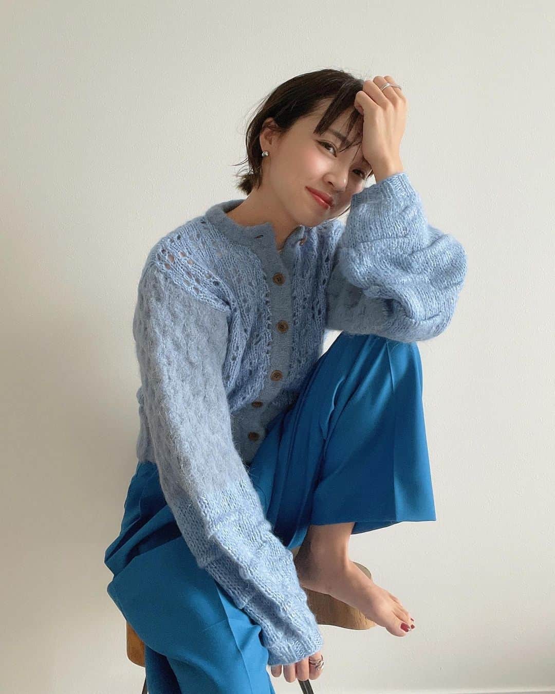 のインスタグラム：「あ〜〜〜 もう可愛すぎるよ！♡！ このアイボリーも可愛かったのよ〜😩🤍  タイプなお洋服が多すぎて、頭パンクしそう🤯→ @leinwande_official   でも、その前にクローゼットが爆発しそう😌💣💥  #秋のお買い物 #秋服」
