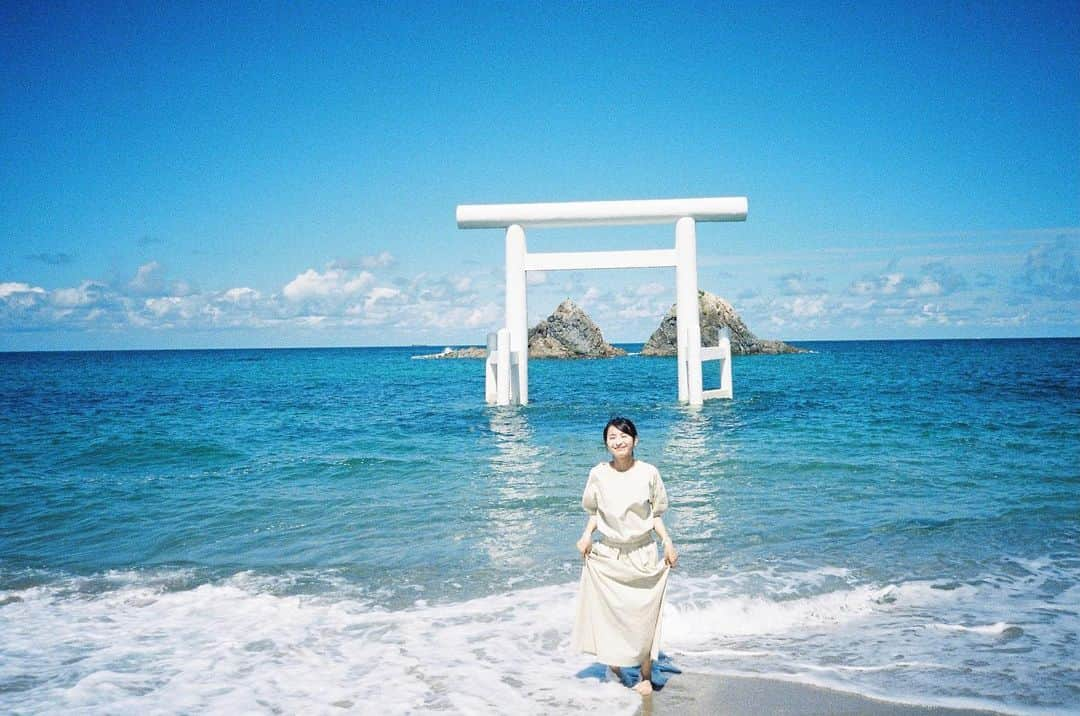 ロンモンロウさんのインスタグラム写真 - (ロンモンロウInstagram)「ロマンチックなブルー  #福岡 #糸島  #film #カメラロンロン #nikonaf600  @lializiko」9月22日 17時41分 - ronmonroe_official