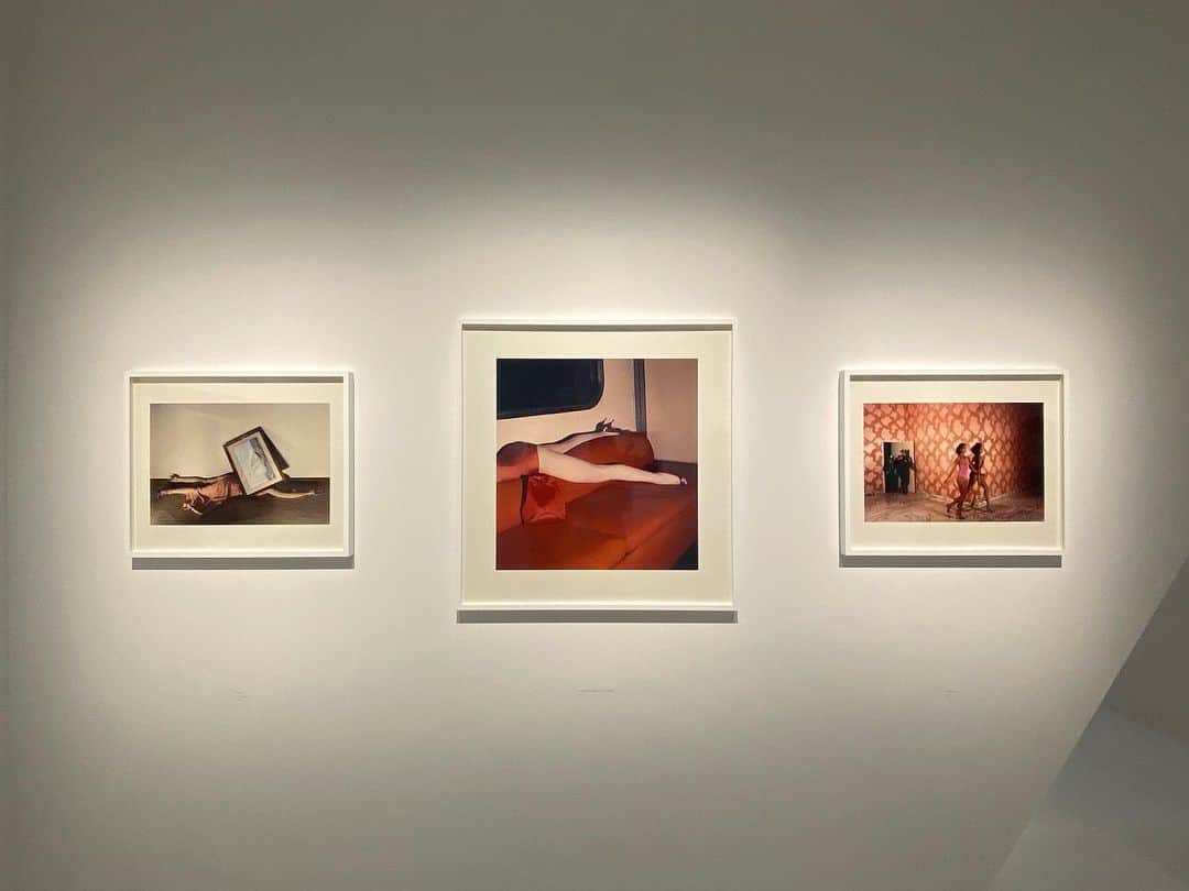大石絵理のインスタグラム：「guy bourdin🍷」