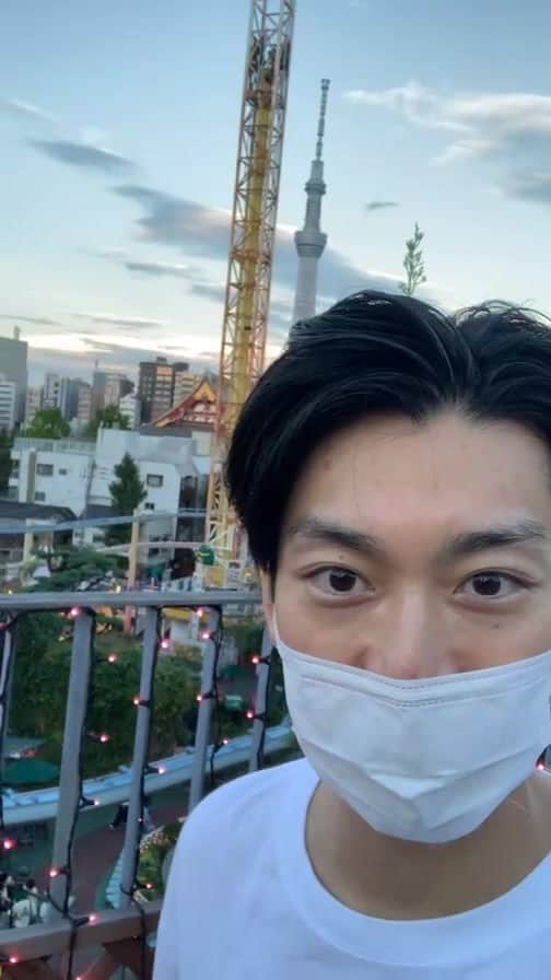 南圭介のインスタグラム：「花やしきさんのご厚意により、南はここ、花やしきからのインスタライブに成功しました。 楽しい時間をありがとうございました！！  リトルスター。 やりおる。笑 南はもはや流れ星。笑 是非動画をご覧下さい！  後半のグッズ紹介などは #南圭介style の配信にて！！  Thank you for coming to see my Instagram live. Hanayashiki is the oldest amusement park in Japan. I would recommend you to go to hanayashiki when you come to Japan. I hope things go back to normal soon.  Saya harap semua bisa bolak-balik keliling dunia✈️ Terima kasih banyak🇮🇩  #浅草 #asakusa  #花やしき #hanayashiki」
