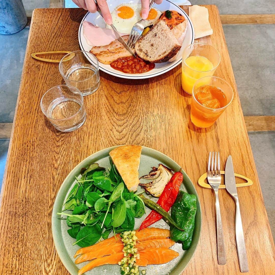 澤辺美香のインスタグラム：「ちょっと遅めのランチに出かけました！  とても美味しかったのですが、私にはちょっと量が足りなかったー🤣💦  次はモーニングに来てみたいです！  @tachibanayui  ありがとう😊  さて、今日はちょっと美味しそうなお肉を買ったのでご飯の、支度でも致します♡ 久しぶりにお肉が食べたくなりました🤣  #天満橋カフェ#hotelnoum」