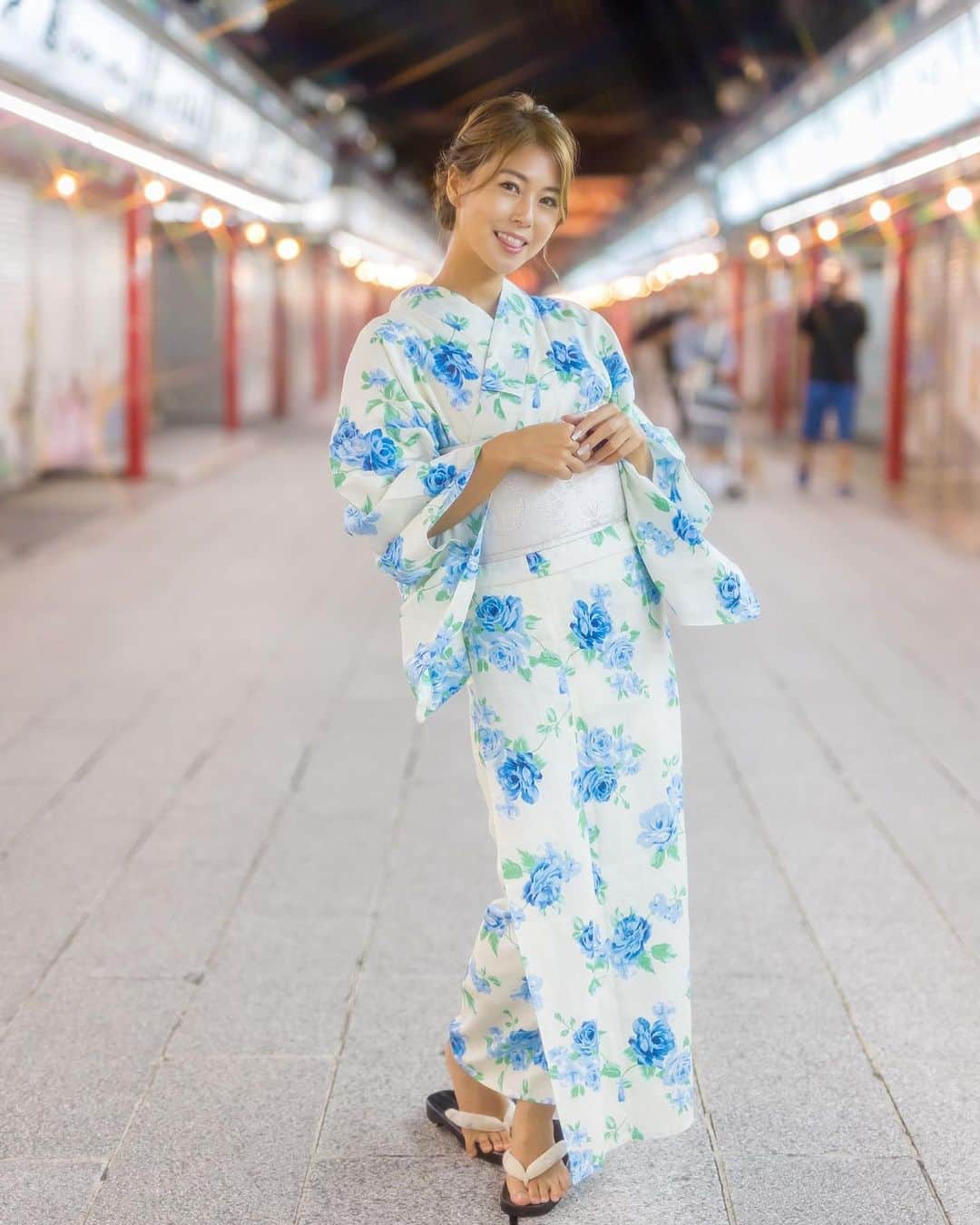木村理恵さんのインスタグラム写真 - (木村理恵Instagram)「今日は夏みたいに暑かったですね🌞🔥  今日もお疲れ様でした👘💙  #asakusa#japan #portraitphotography #photography #portrait_shots#portraitmood #japanesegirl #rq#kimono#kirakira  #ポートレート#ポートレートモデル #撮影会#着物#浴衣#浅草#雷門」9月22日 18時26分 - rierienari1229