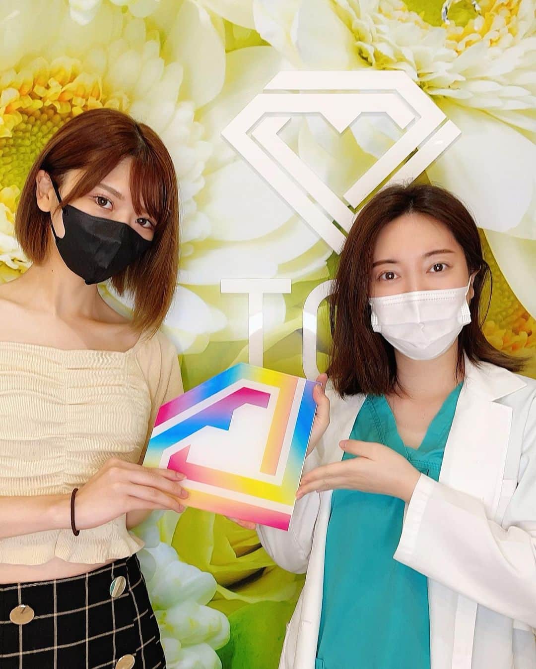SHINTANITOUKOのインスタグラム：「⁡ ⁡ 東京中央美容外科渋谷西口院 （　@tcbshibuyanisiguchi ）で ソノクイーンハイフしてきた🥰✨ 担当は河野先生（ @tcbkono ） 思ってたより全然痛みなくてびっくり！ 終わった直後から引き締まった感じする❤️ 一か月後が効果出るらしいから めちゃ楽しみ🥺！！ ⁡  #東京中央美容外科 #渋谷 #tcb #河野文 #ソノクイーン #ハイフ #pr #小顔 #リフトアップならtcb東京中央美容外科 #美容整形ならtcb東京中央美容外科 #美容外科 #渋谷西口 #東京中央美容外科渋谷西口院 #hifu #リフトアップ #レースクイーン」