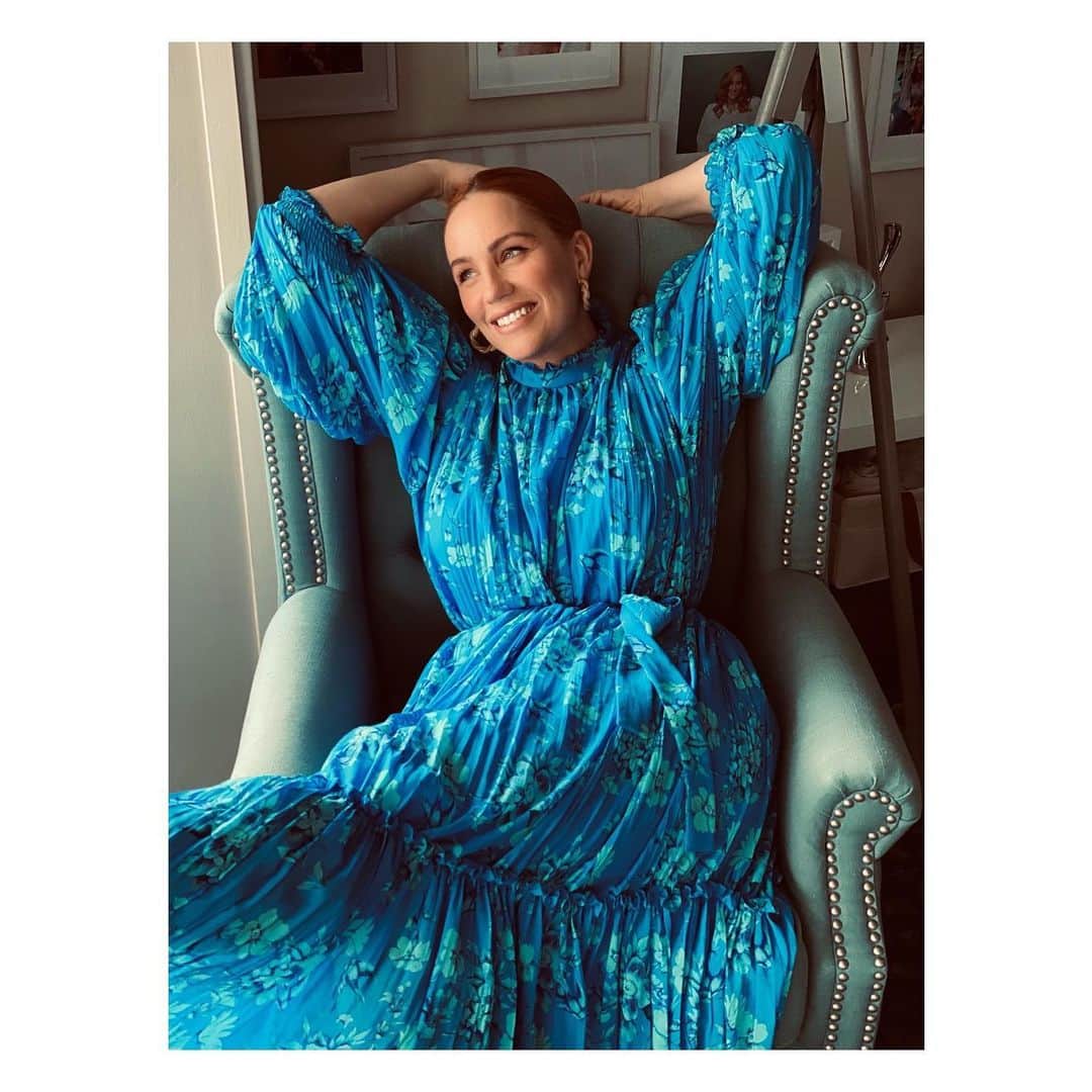 のインスタグラム：「Beauty @julesrobinson82 showing up for herself in our STELLER dress in Malibu Blue 🦋   • Now US$359 •  Shop it also in AUD, HK$, €, £ • Global Ship • AFTERPAY • Easy Returns • Flat international ship rate of $14.95 • Free ship for AUD and NZ orders over $300 • Stock is limited  #cocoribbon #mafs #mafsau #showupforyourself #julesrobinson #julesandcam #malibublue」