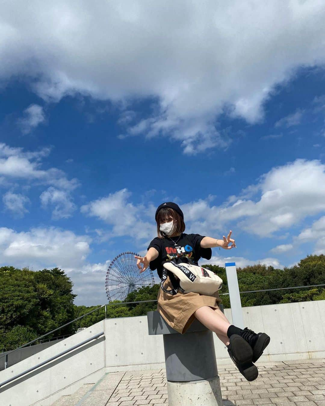 畠山あやなのインスタグラム：「久しぶりに家族でお出かけした日！いい天気だった🔅  #畠山彩奈#千葉#舞浜#葛西#葛西臨海水族園#空#快晴#観覧車」