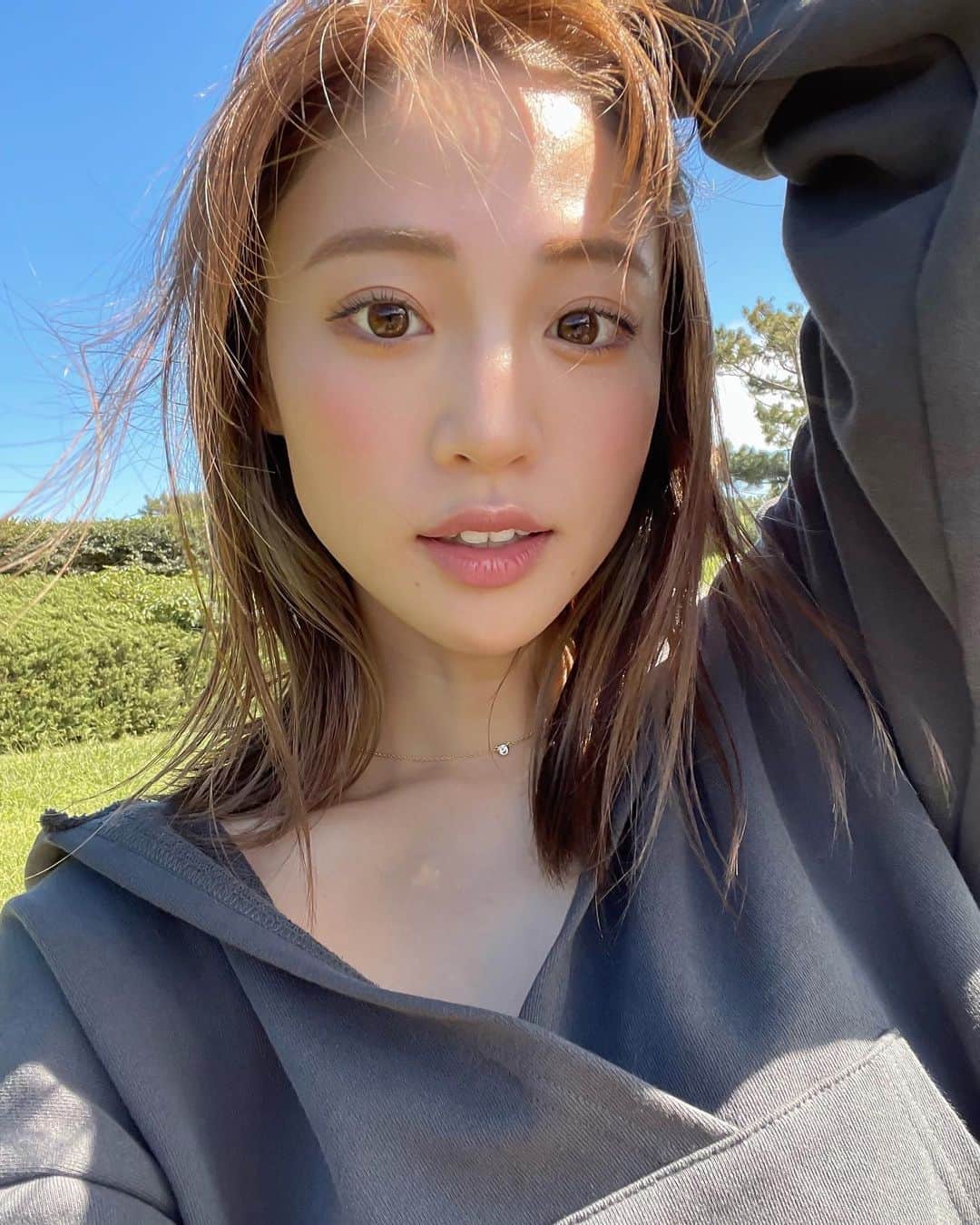志田友美（ゆうみん）のインスタグラム：「🍂🍂🍂  👗 #tothesea   この間、脱毛の窓口東京クリニックに行ってきたよ！  医療なのに痛くないから天才🥺 予約取りやすいから定期的に通える🌬  私が行ったのは銀座院で他に渋谷院、大宮院があるよ✌︎  @datsumou_madoguchi  #tothesea#私服#ootd#脱毛の窓口#医療脱毛#dmtc医療脱毛#dmtcad#渋谷#大宮#銀座#脱毛の窓口東京クリニック」