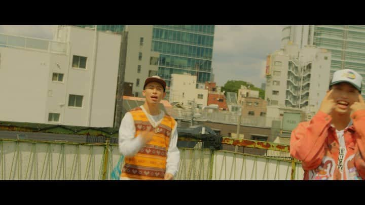 百足のインスタグラム：「『Eyes on me(feat.百足)』 Dir by @rengomi124  OUT NOW🔥🔥🔥🔥  https://youtu.be/qR-TgIoLdr0 #百足 #$HORIWINBOY #eyeonme」