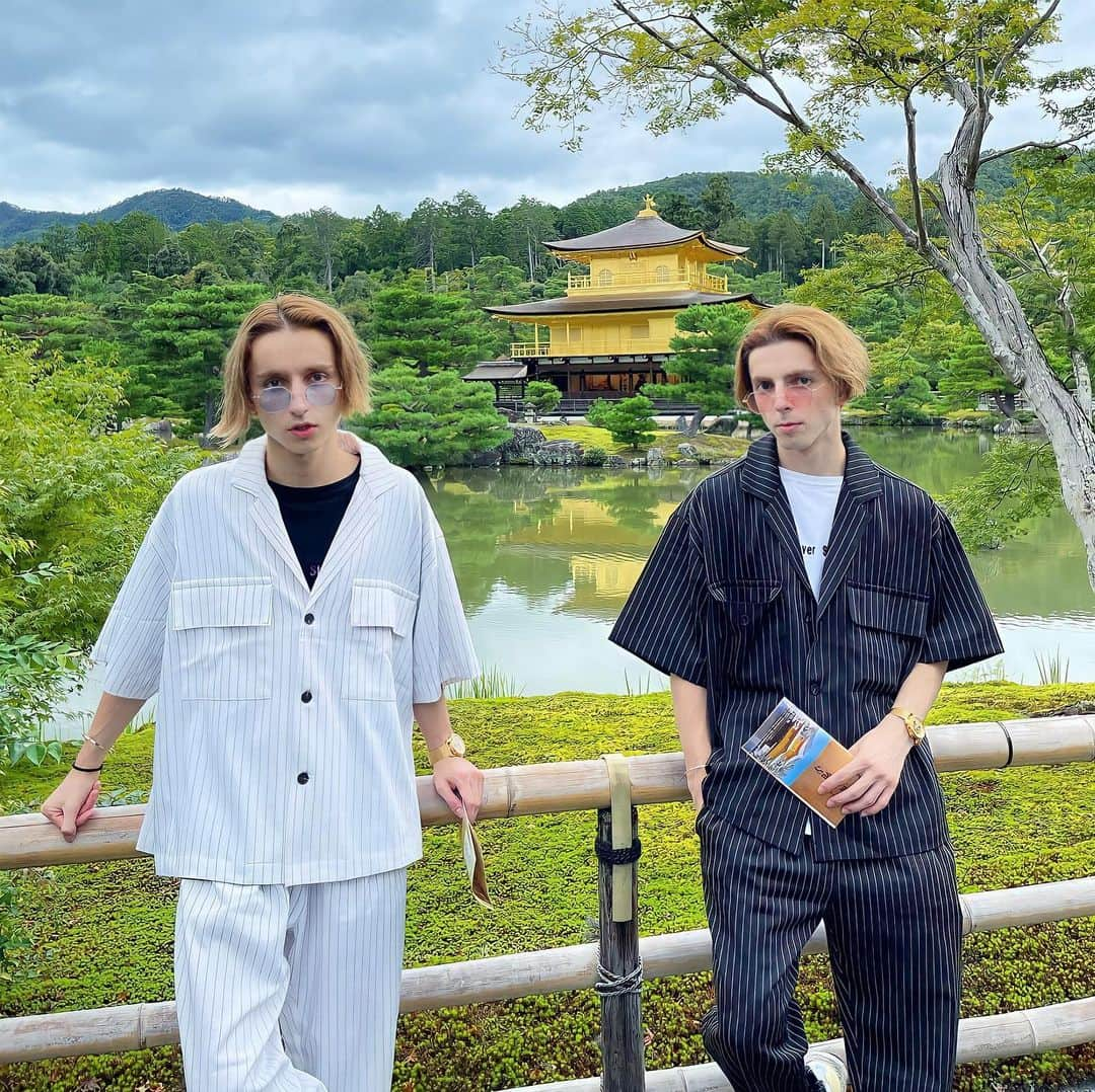 イペック・エネス（エムレエネス兄弟）のインスタグラム：「人生初の金閣寺⛩  美しすぎました🥺  京都や大阪、関西をたっぷり楽しんで来ました😆  #金閣寺  #京都  #大阪  #関西  #プチ旅行  #自然  #エムエネ  #インフルエンサー  #kyoto  #osaka」