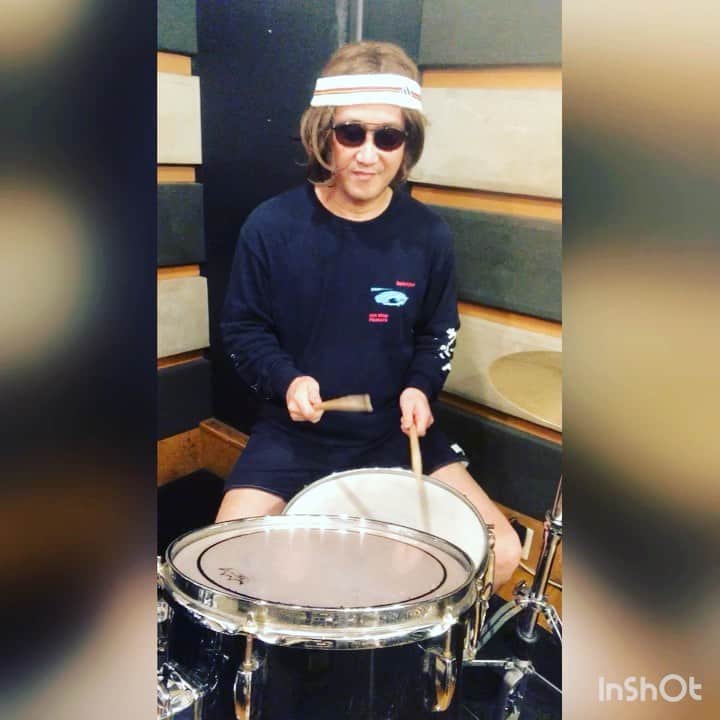 おたこぷーのインスタグラム：「チルギャグドラム漫談 #秋  #まったり  #ギャグ  #ドラム」