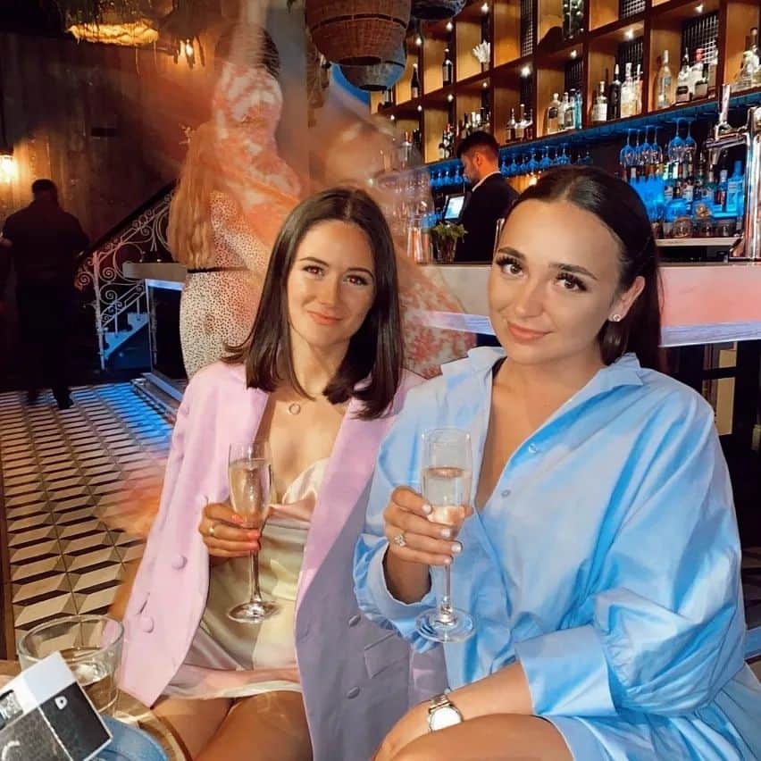 ローレン・プラットのインスタグラム：「I do have shorts on, promise🤷🏽‍♀️」