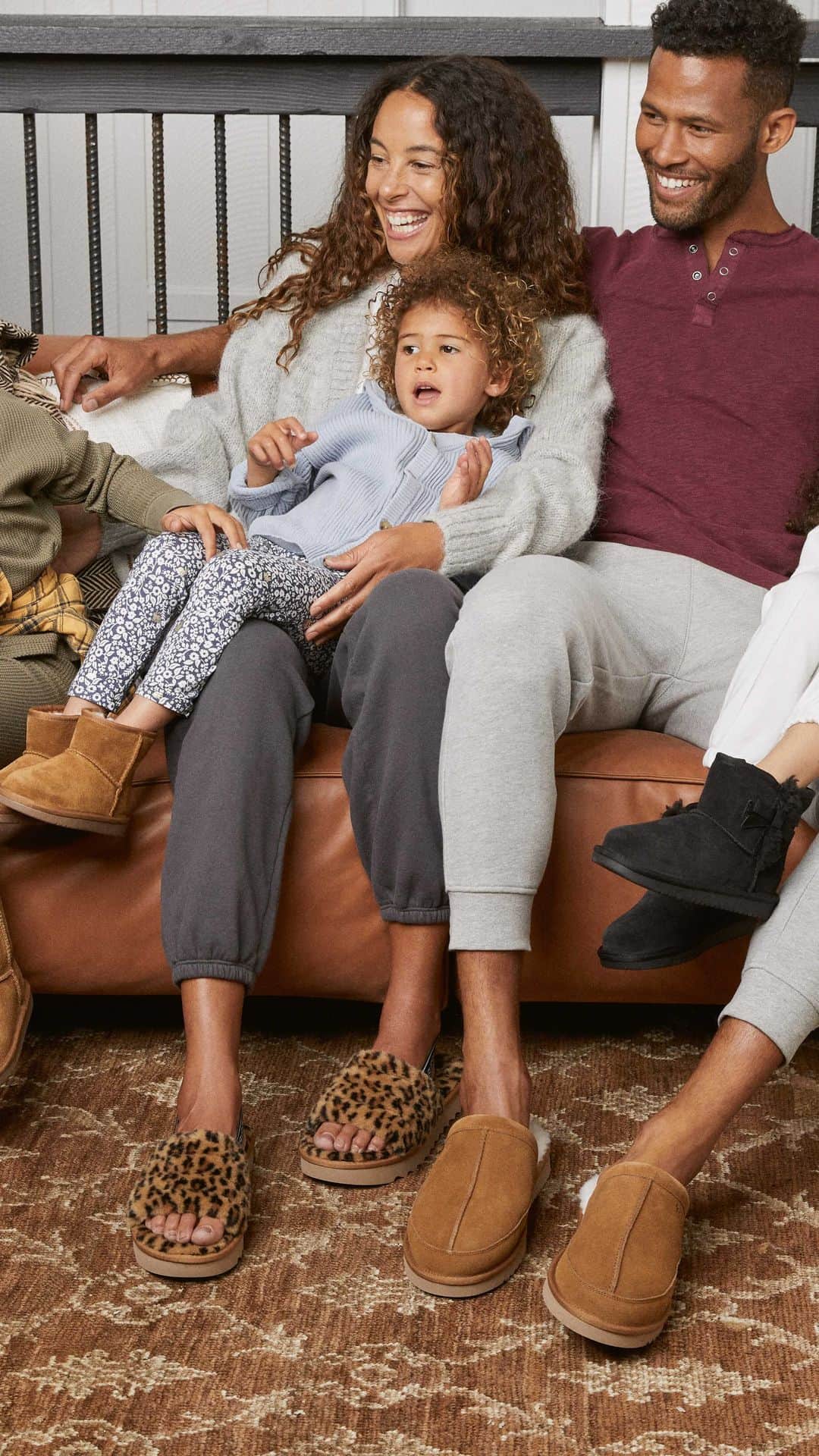 のインスタグラム：「In celebration of a new season, we took the #KoolaFam to Lake Arrowhead for a much-needed getaway, made cozier with Koola styles for the whole family. Shop new arrivals and get ready for your own fall #Kooladventure 🍂」