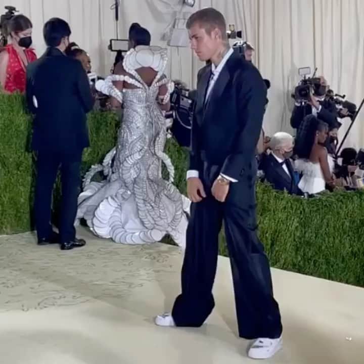 ジャスティン・ビーバーのインスタグラム：「LA MAISON DREW - ITS HIGH FASHION DARLING」