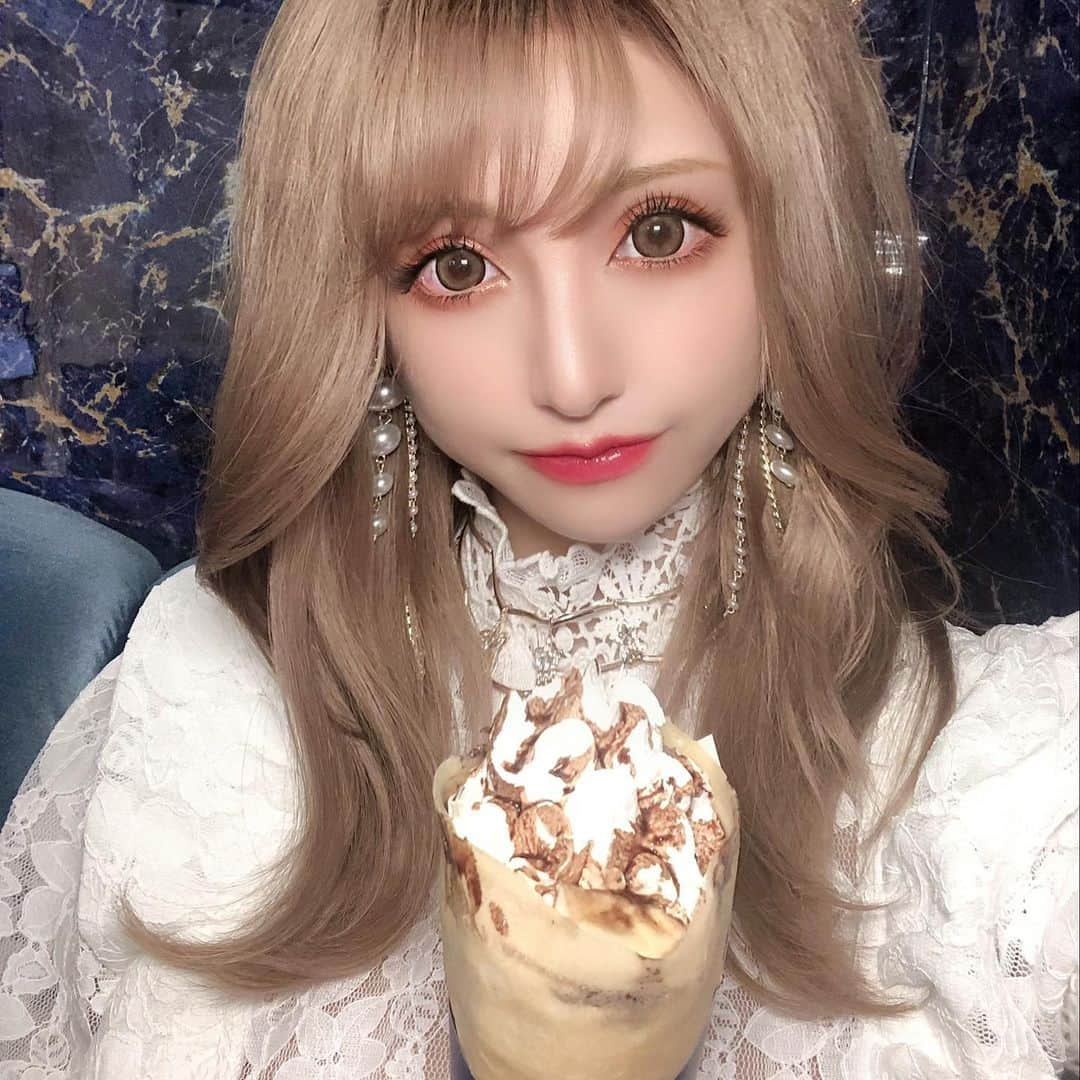 桜井莉菜さんのインスタグラム写真 - (桜井莉菜Instagram)「原宿DAY💙 昔から甘いものだと、 ケーキより、アイスより、 クレープが1番好きなのー🥰 そして真っ白のレースワンピって女の子らしくて大好き💕 汚したりしたくないって思うから、いつもより慎重に動くから行動もガサツにならないからデートに白ワンピースってオススメ😂💕 でも、ミートソースのパスタとか食べるのはさすがにちょっと怖いよね🍝w  #原宿#原宿カフェ#原宿ランチ#クレープ#デート#デート服#ワンピース#デートワンピース」9月23日 15時13分 - rina__sakurai