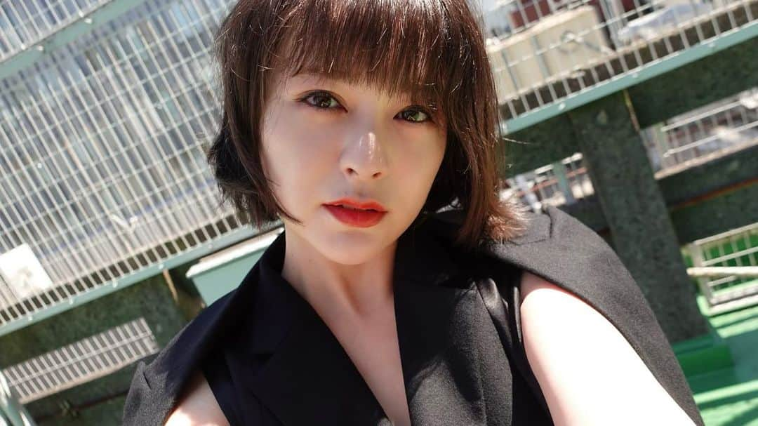 貫地谷しほりさんのインスタグラム写真 - (貫地谷しほりInstagram)「お天気にも恵まれた本日 『総理の夫』公開されました！ 是非ご覧になってくださいね！ #映画 #総理の夫  #スタイリスト #mick  #ヘアメイク @ichikikita」9月23日 16時24分 - shihori_kanjiya