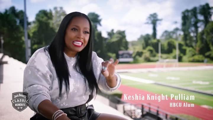 ケシア・ナイト・プリアムのインスタグラム：「I had fun reminiscing about HBCU Classic Moments with @jackdaniels_us.   Visit jackdaniels.com/jdclassic for more info & a chance to WIN the ultimate tailgate kit!! #jackdaniels #jackhoney #JDpartner  @Isaackeys @Jazzkelley_  Director: @calebseales Producer of content: @hellonimbus Make-up: @scoobiewest  Hair: @chaiveganspacollection」