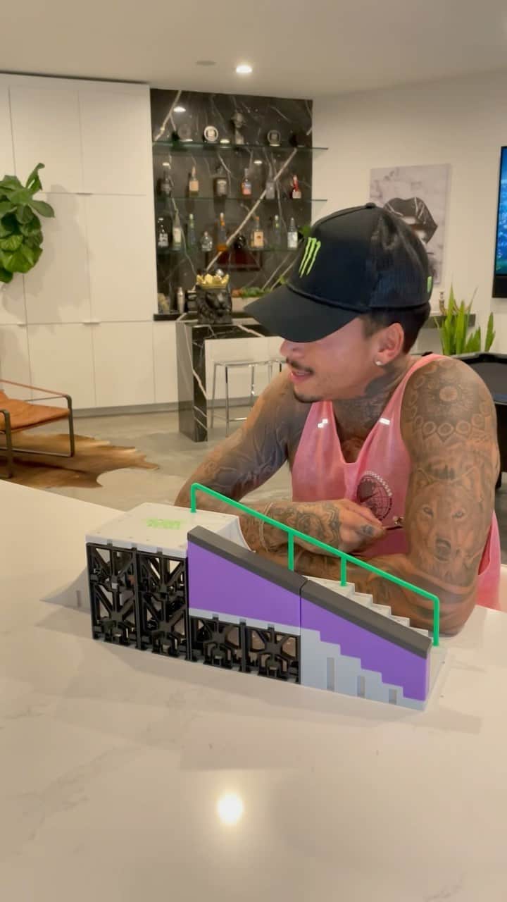 ナイジャ・ヒューストンのインスタグラム：「Damnnn this was kinda beast not gonna lie! @techdeck Jah park available now」