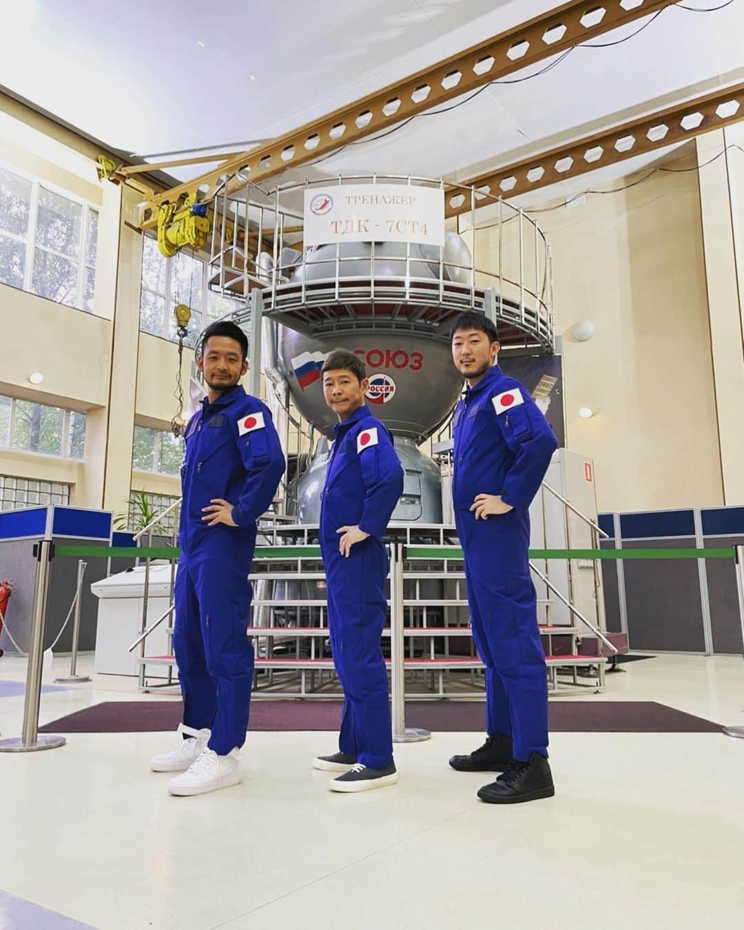 前澤友作さんのインスタグラム写真 - (前澤友作Instagram)「【打ち上げまで76日🚀】ついに訓練着もらいました。日の丸ついてるとシャキッとするね🇯🇵  【76 days until Launch🚀】Finally received my flight suit for training. Proud to have the Japanese flag on it🇯🇵  #前澤宇宙旅行 #MZJourneytoSpace」9月23日 16時43分 - yusaku2020