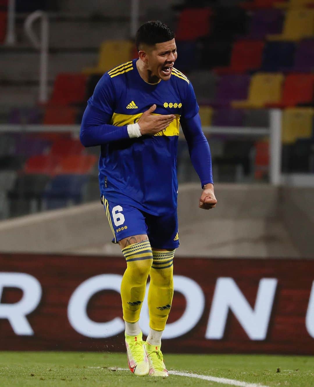 マルコス・ロホのインスタグラム：「Se sigue @bocajrsoficial vamos por mas 💙💛💙」