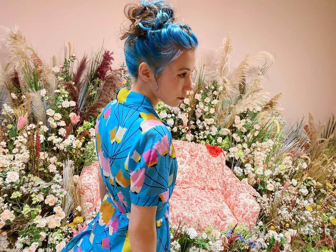 仲里依紗のインスタグラム：「💙🌷💎💐🌍🦄✨ @gucci  #guccigarden」