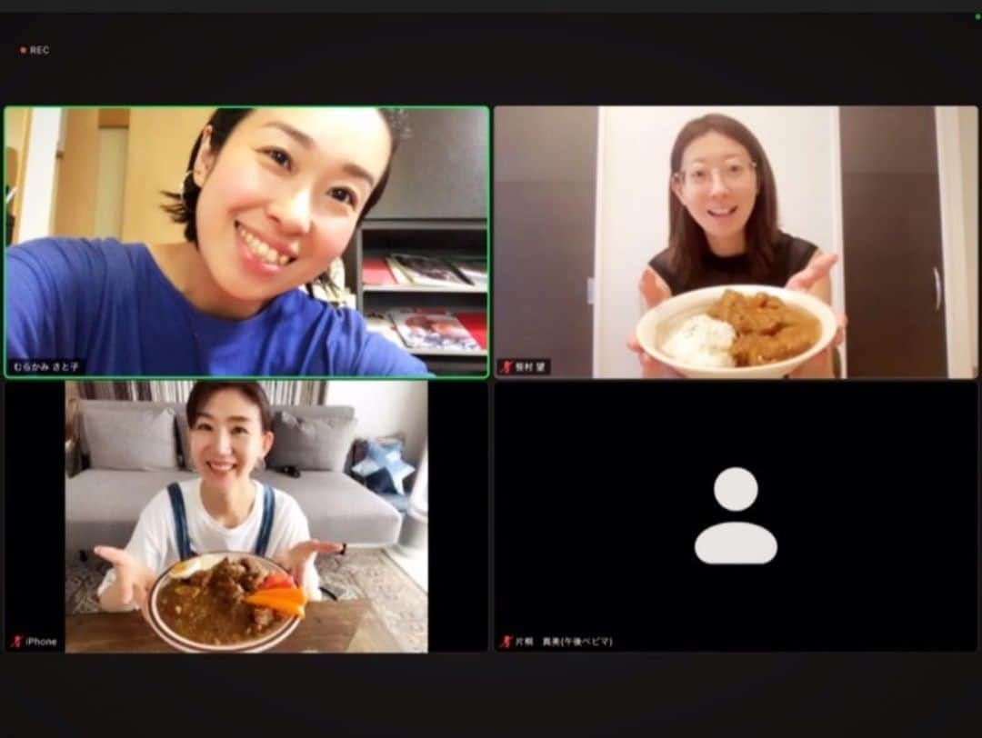 栗原恵さんのインスタグラム写真 - (栗原恵Instagram)「🌰 @satokomura 先生の ルーなしで老若男女の胃袋鷲掴み 「発酵チキンカレー講座🍛」 (タイトルから魅力的😍笑)  カレーの作り方はもちろん 色んな情報を散りばめて教えてもらえるので 楽しくて学びの深い時間となりました⏳  いや〜本当に美味しいカレーが 出来あがりました🍛✨  いつもお家に遊びに来てくれる 優しいお友達のみなさん  おもてなし料理はしばらくの間 カレーになりそうです😂🙌  もっと知識もレシピも自分の中に増やしていきたいと より強く思いました♡」9月23日 13時48分 - megumi_kurihara_official