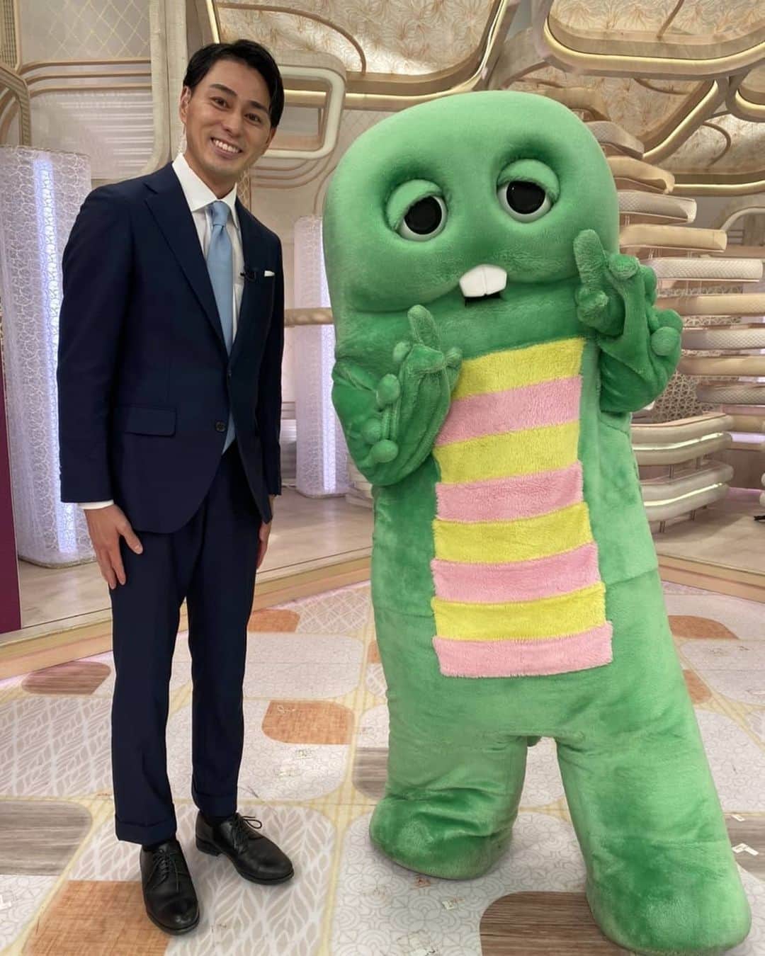 フジテレビアナウンサーのインスタグラム：「. 木村拓也、石本沙織です！  『アクションSDGsウィーク』、 今日の『Live News イット!』は、祝日特別バージョン！ お天気キャスターのガチャピンが航空各社のSDGs取り組み・課題をお伝えします！  「二酸化炭素の排出量を減らす取り組み」や、「環境に優しい機内食」などを、ガチャピン自ら航空会社に足を運んで、取材しています🛩！  必見です👀  是非ご覧ください✨！  #Act4SDGs #アクションSDGsウィーク #木村拓也 @takuya.kimura0801  #石本沙織 #ガチャピン @gachapin_official  #livenewsイット @livenews_it」