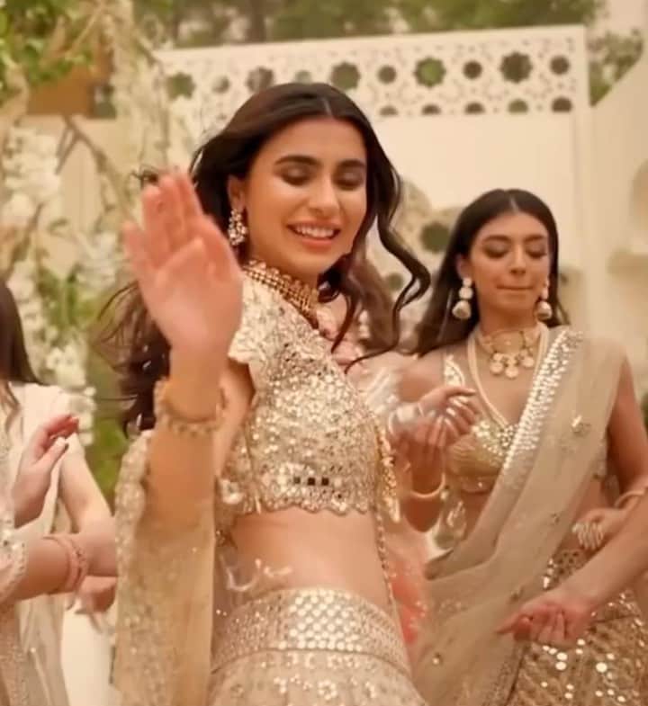のインスタグラム：「😍😍😍😍😍😍😍😍😍😍😍😍😍😍😍😍😍😍😍😍😍😍😍😍😍😍😍😍😍😍😍😍😚😚😍😍😍😍😍😍😍😍😍😍 The gorgeous ness that is @abhinavmishra_ couture 🥰 #indianstreetfashion @indianstreetfashion #indianwedding #weddings #weddingsupplier #wedding #weddingsofinstagram #instawedding  #bridesofindia #bridesofinstagram #indianbridaloutfit #bridaloutfit #weddinglook  #bridestyle #weddingtrend #jewellery #weddinginspo #weddingplanner #weddingblogger #destinationwedding #weddingchoreography #couture #weddingjewellery #weddingshopping #weddingseason #indiandesigner」