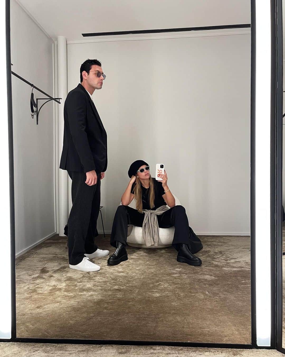 ソフィア・リッチーのインスタグラム：「🖤」