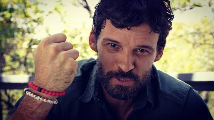 オースティン・ニコルズのインスタグラム：「September is Childhood Cancer Awareness month and @livelokai is donating  to @stjude when you purchase these bracelets. Every dollar counts when it comes to these awesome kids! Thank you!  Go to StJude.org/30Days  #30DaysforStJude」