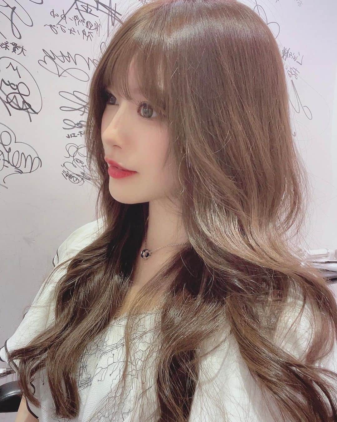 相沢みなみさんのインスタグラム写真 - (相沢みなみInstagram)「ヘアメンテday💇🏻‍♀️ 毎度完璧に可愛いカラー🥺✨ 秋っぽくして頂きました🍁 . いつもありがとう🤎 L'wis : 担当 @makoto__kamijo  . my hair is like autumn color <33 . 去了美容院💗 秋色很可爱🍂 . #相沢みなみ  #lwis #ルイス  #ヘアカラー #秋カラー  #autumn #haircolor  #autumncolors」9月23日 17時38分 - epoint2016