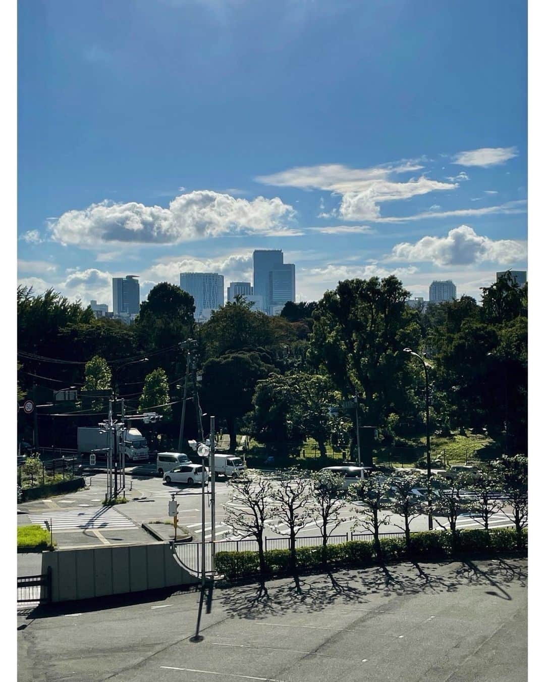 のインスタグラム：「昨日の雲。真っ先に思ったのが「ほぐした花巻みたいで美味そう」」