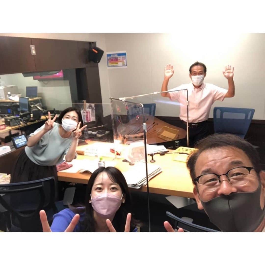 河村綾奈のインスタグラム：「祝日らしい盛り上がり。  今日の #ごぜん様さま 「ねぇ雄二」で、「♪走れコウタロー」をオマージュしたところ、 今度は横山さん→石橋さんへ無茶振りの矢が…  石橋さん田口さん、すみませんでした。 でも、#おひるーな。 のオープニング、スゴーーーイ！！！！ サブで尊敬と拍手、そしてその後のトークに爆笑の連続でした。  一緒に楽しんでくださった皆さん、ありがとうございました。  是非、今日のごぜん様さま→おひるーな。の流れをradikoタイムフリーでお聴きになってください。  は〜〜楽しかった🥰」