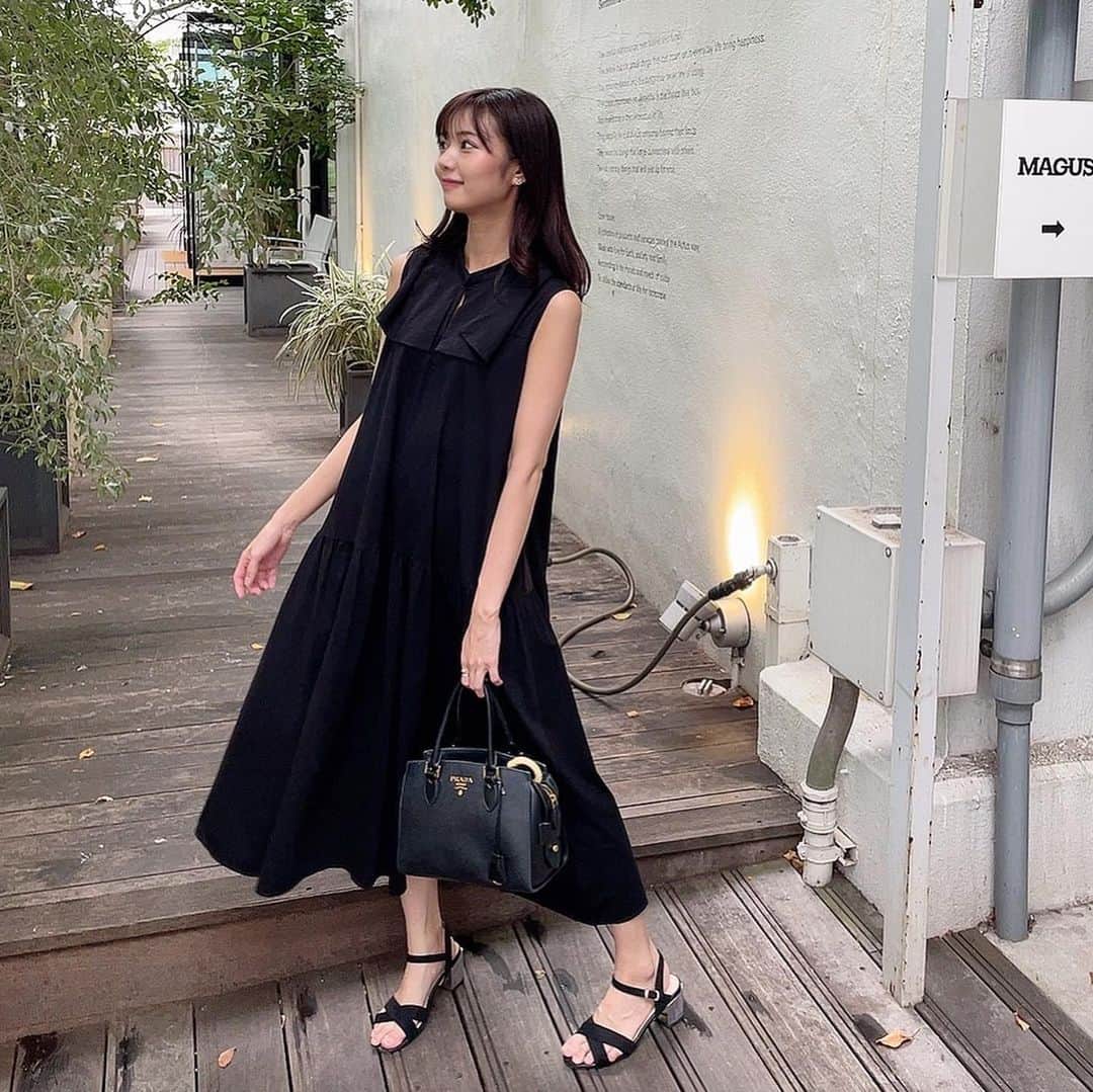 杉浦みずきさんのインスタグラム写真 - (杉浦みずきInstagram)「. ノースリーブの季節が終わった〜 と思ったら 今日はノースリーブの季節でした この写真は今日じゃないけどね、笑 ・ ・ ・ #私服 #ootd #ワンピース #ブラックコーデ #黒ワンピース #黒ワンピ #今日のコーデ」9月23日 19時37分 - mizuki_sugiura