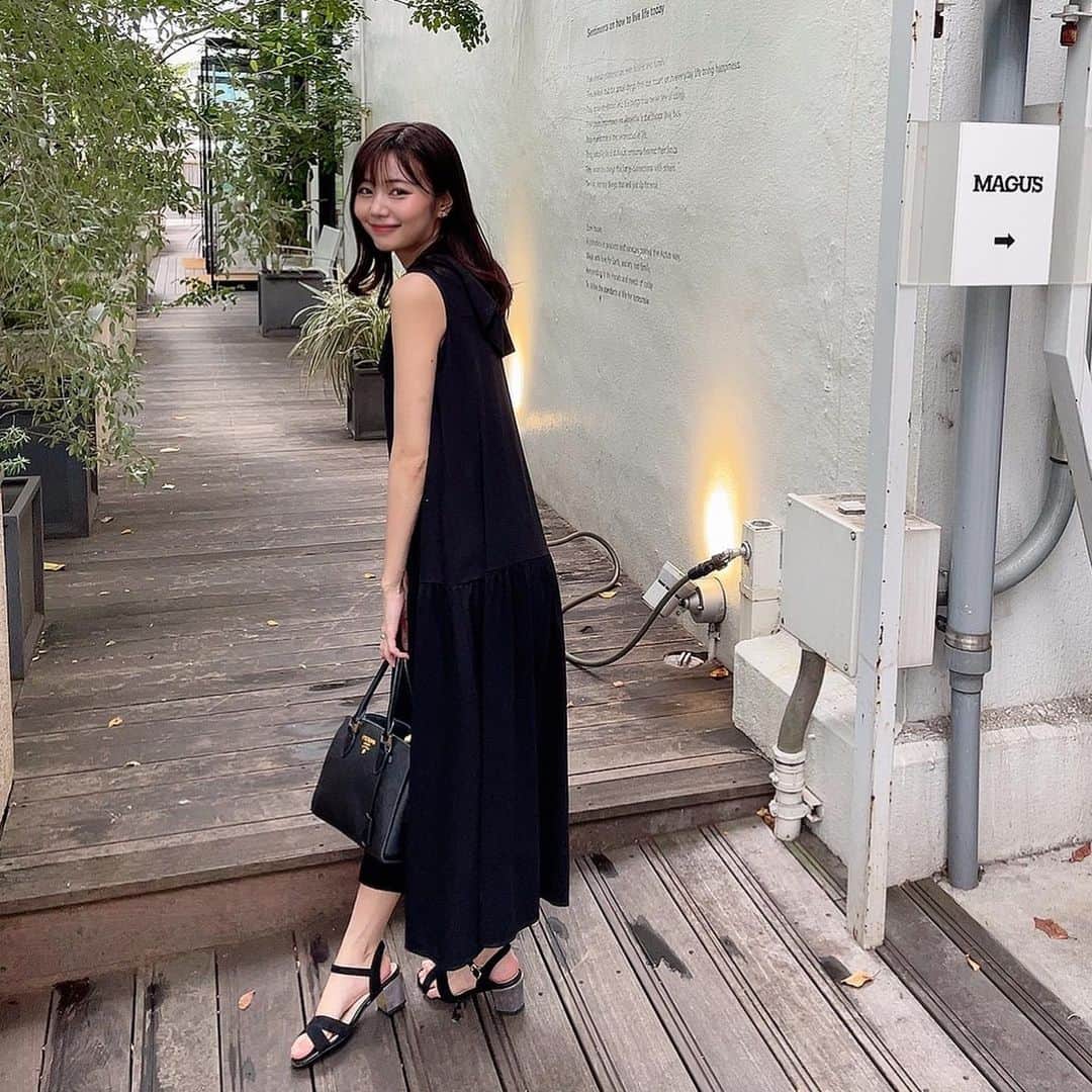 杉浦みずきさんのインスタグラム写真 - (杉浦みずきInstagram)「. ノースリーブの季節が終わった〜 と思ったら 今日はノースリーブの季節でした この写真は今日じゃないけどね、笑 ・ ・ ・ #私服 #ootd #ワンピース #ブラックコーデ #黒ワンピース #黒ワンピ #今日のコーデ」9月23日 19時37分 - mizuki_sugiura