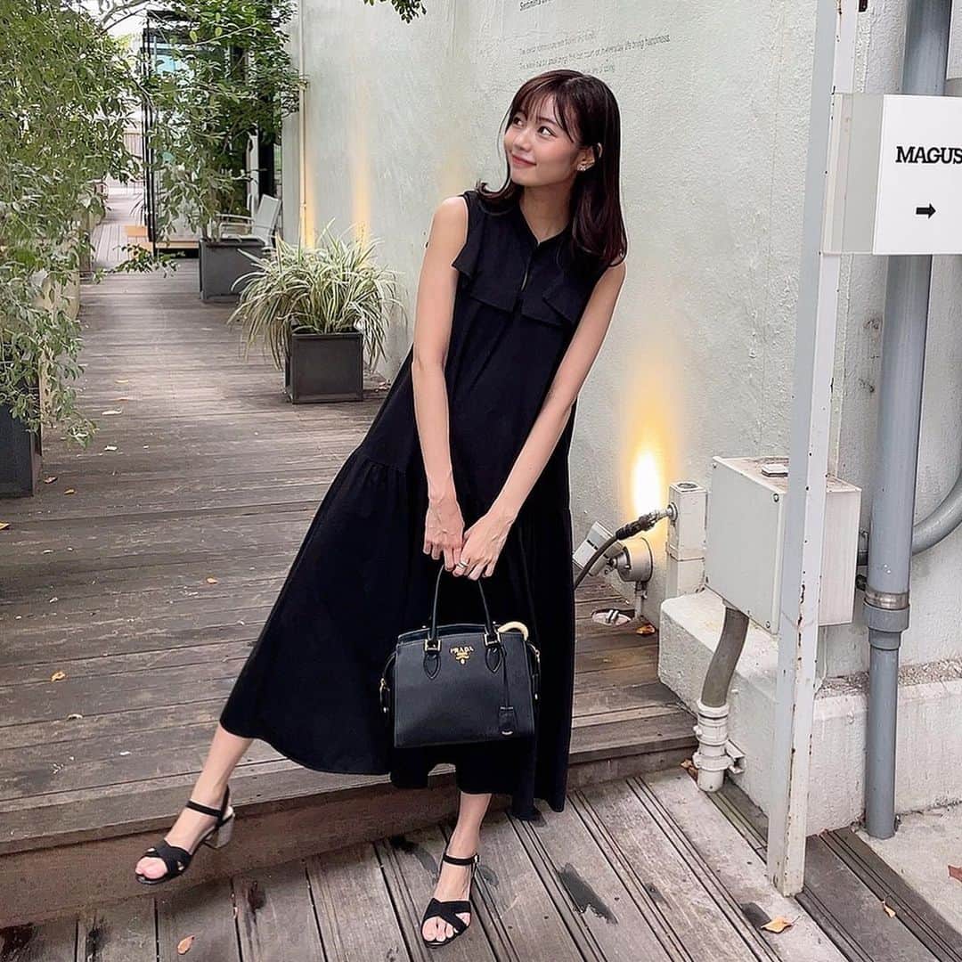 杉浦みずきさんのインスタグラム写真 - (杉浦みずきInstagram)「. ノースリーブの季節が終わった〜 と思ったら 今日はノースリーブの季節でした この写真は今日じゃないけどね、笑 ・ ・ ・ #私服 #ootd #ワンピース #ブラックコーデ #黒ワンピース #黒ワンピ #今日のコーデ」9月23日 19時37分 - mizuki_sugiura