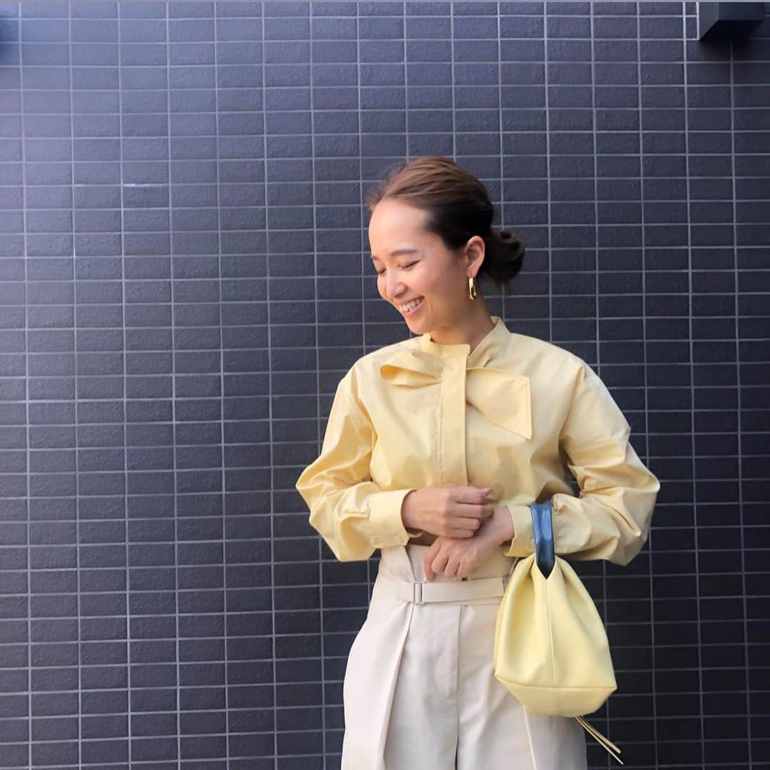 外村久美子さんのインスタグラム写真 - (外村久美子Instagram)「・ イエロー🍋🍋 季節の変わり目。洋服選びが楽しい♡ #ootd #yori_japan  #jilsander」9月23日 19時40分 - kummy153
