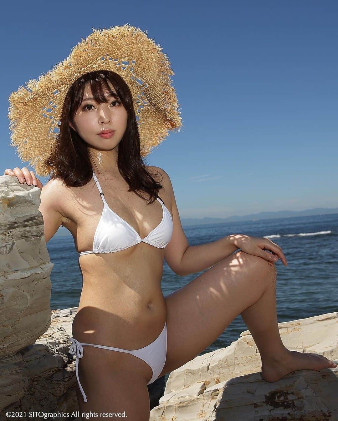 シト山口さんのインスタグラム写真 - (シト山口Instagram)「皆んな、白水着が好き？❤️  次回のデジタル写真集に入れる予定です  model SHIROMI swimwear @sannas.jp  photo SITO yamaguchi #ビューティー #マシュマロボディ #可愛い女の子」9月23日 20時41分 - sito_yamaguchi