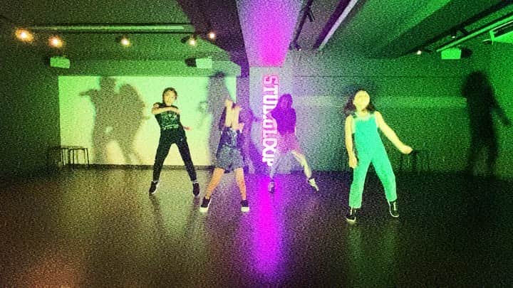 村上愛のインスタグラム：「. . . . テスト期間で中学生がお休みだったので、 みにみにkidsメンバーで👶👶👶👶💗 . . 踊ることが1番楽しいんだなぁと 会う度に感じるみんなのぐいぐい感がとても好き😂✨ . なんてかわいいんだ！🤦🏼‍♀️ これからも好きなように、 踊りたいように、踊ってね🤝💓」