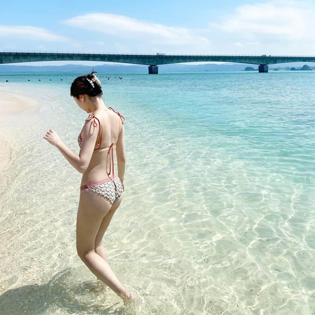 愛海のインスタグラム：「. . 🤍🤍🤍 . . #beach #海 #okinawa #沖縄 #沖縄旅行 #沖縄観光 #古宇利島 #kouriisland #swimwear #bikini #海コーデ #水着」