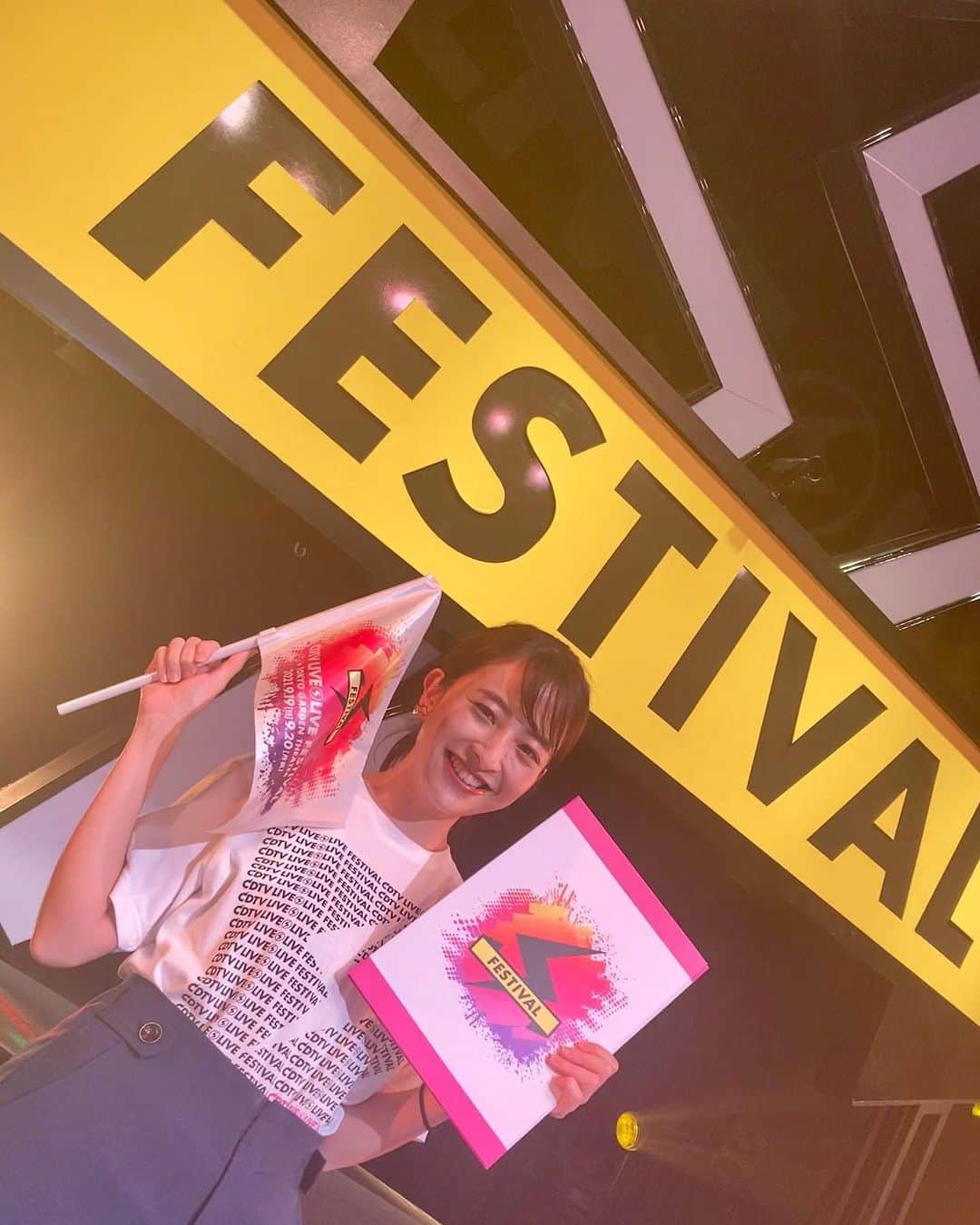 日比麻音子のインスタグラム：「CDTVライブ！ライブ！フェスティバル2021🎤  進行を務めました、2日間。 アーティストのみなさんの熱い熱いステージと 観客の皆さんの声なしでも聞こえてきた熱い歓声、熱気。 そして会場のあの一体感は司会を担当させていただいた私にとっても忘れられない、 最高の時間でした✨ 優しく接してくださった会場のお客様方、ありがとうございました🥺すごく嬉しかったです。  フェスが終わってもライブで披露してくださった楽曲をずっとリピート🎧  アーティストの皆さんと、 会場や配信で参加してくださったみなさんに感謝。 やっぱり音楽って、ライブって、 元気になります。パワーをもらえます🤍  #CDTV #CDTVライブライブ #iscream #ballistikboyz #deepsquad #generations  #psychicfever #fantastics #dobermaninfinity #exile  #ありがとうございました！」