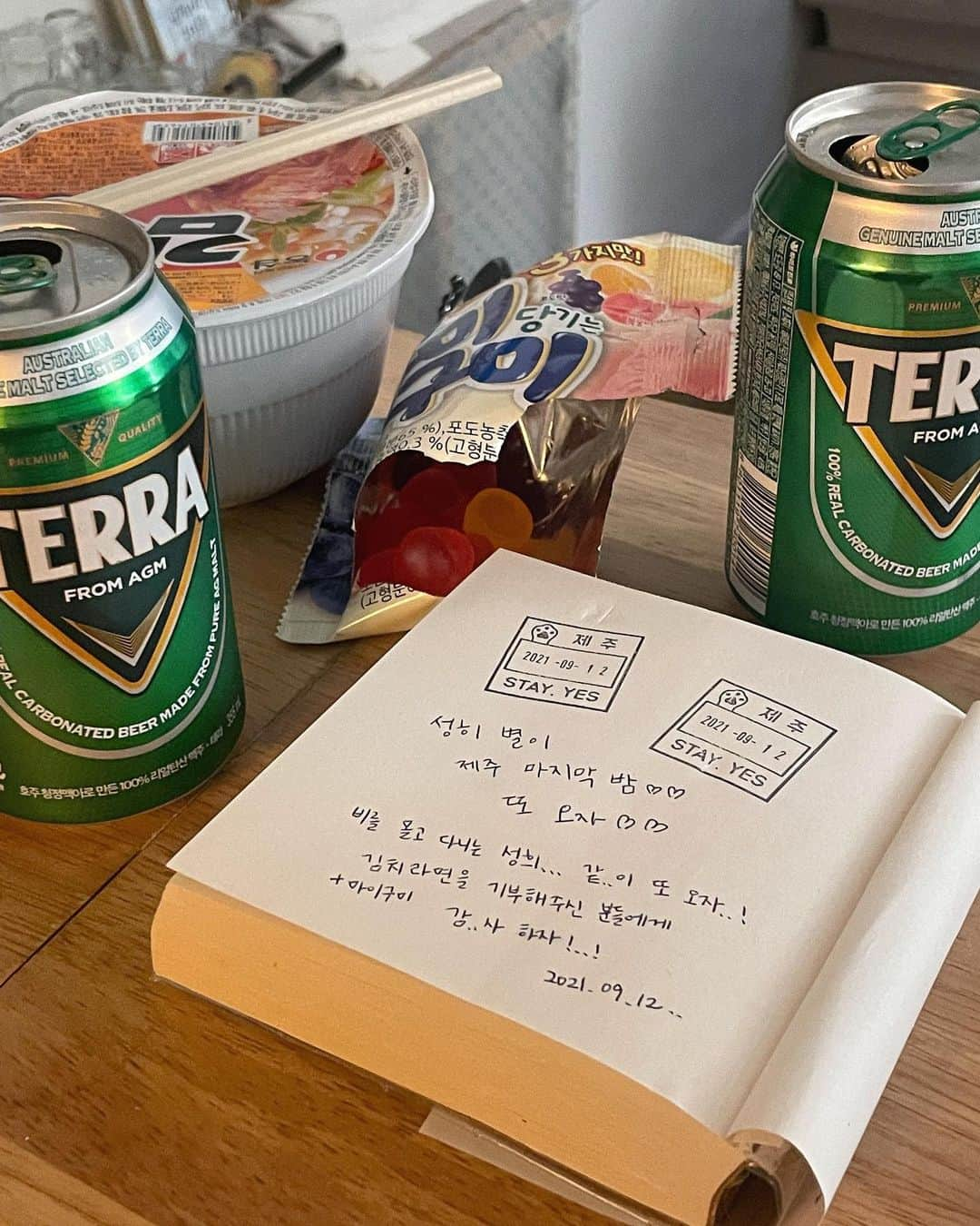 ウィ・ソンヒさんのインスタグラム写真 - (ウィ・ソンヒInstagram)「여행 갈 때마다 비 몰고 다니는 나.. 이번에도 어김없이 3일 내내 비,, 태풍까지 ^^ 그치만 행복했ㄷㅏ.. ♥」9月23日 21時13分 - _seong_hee