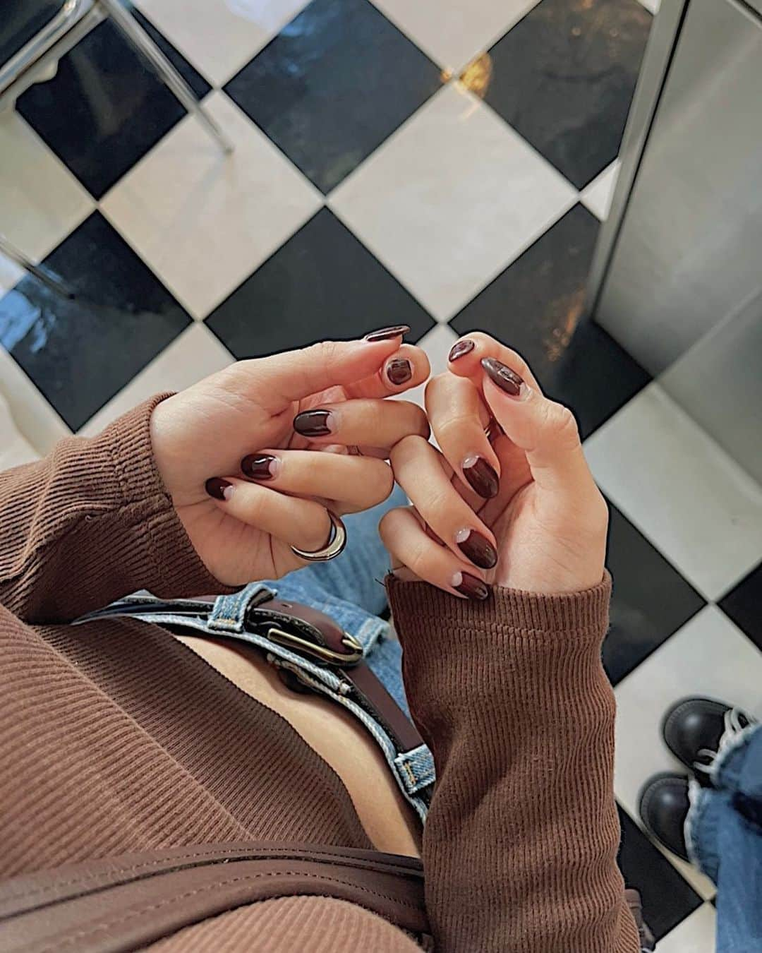 Julia Castroさんのインスタグラム写真 - (Julia CastroInstagram)「September Nail❤️  9月のネイルはボルドーカラーに💅🏻 大人っぽいボルドーカラーに合わせて、ネイルの形は初挑戦のオーバルにしたんだけど指が綺麗に見えて最高です♡  10月は何色にしようかな☺️ . #September #nails  #Bordeaux #nail #gelnails #autumn  #fall #fallcolors  #秋ネイル #ネイル #ジェルネイル #秋色 #秋カラー #julistagram」9月23日 21時28分 - julia.c.0209