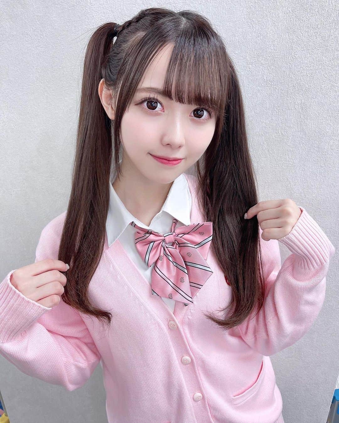 ツインテール　ＪＫ 松本ももなさんのインスタグラム写真 - (松本ももなInstagram)「JKになれてる？？🥺 彼女になれますか??🎀 を歌った時に制服着たよ♡♡  #CONOMi #制服 #学生服 #学生服 #女子高生 #高校生 #jk #jkブランド #なんちゃってjk #ツインテール #ロングヘア  #カーディガン ...