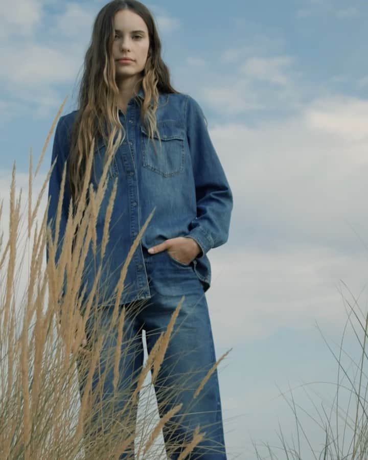 シスレーのインスタグラム：「Sisley’s FW21 Denim speaks to anticonformity and the escape from rules and labels. @jakbueno」