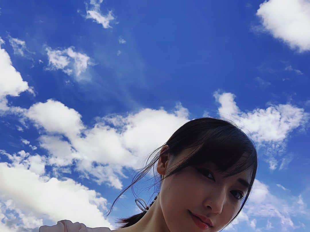 譜久村聖さんのインスタグラム写真 - (譜久村聖Instagram)「昨日の空と今日の空🌤 今日は雲一つない晴天でしたね！  あっつくて心配になっちゃうけど明日も頑張ろうね!!  #morningmusume21 #モーニング娘21 #譜久村聖  #Helloproject #hp #続花鳥風月 #チーム花   #空 #綺麗」9月23日 22時32分 - mizuki_fukumura.official