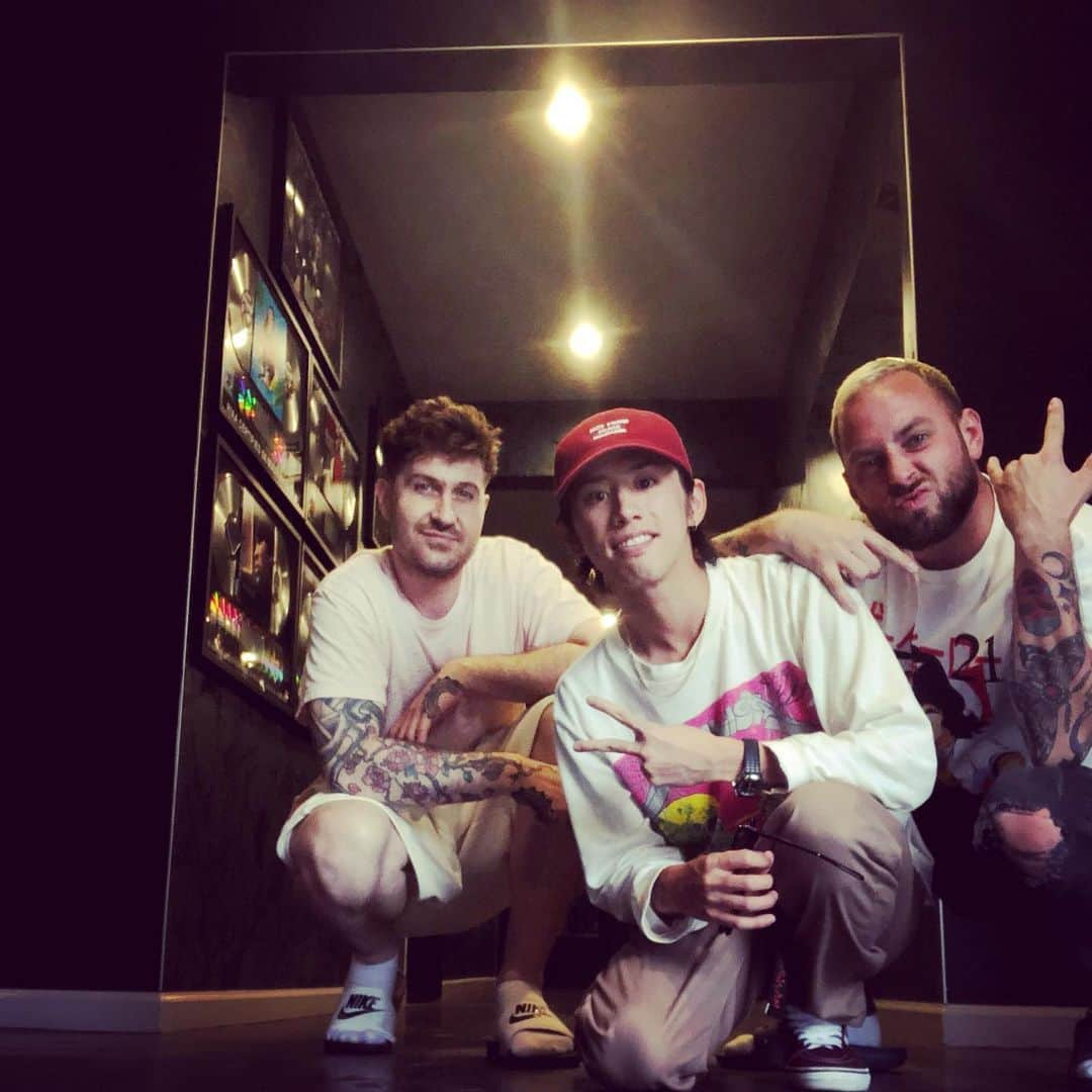 Taka さんのインスタグラム写真 - (Taka Instagram)「This is the best team!!!! If you gonna listen to our next album !! You can tell how talented these people are!! Vocal gang!」9月24日 9時57分 - 10969taka