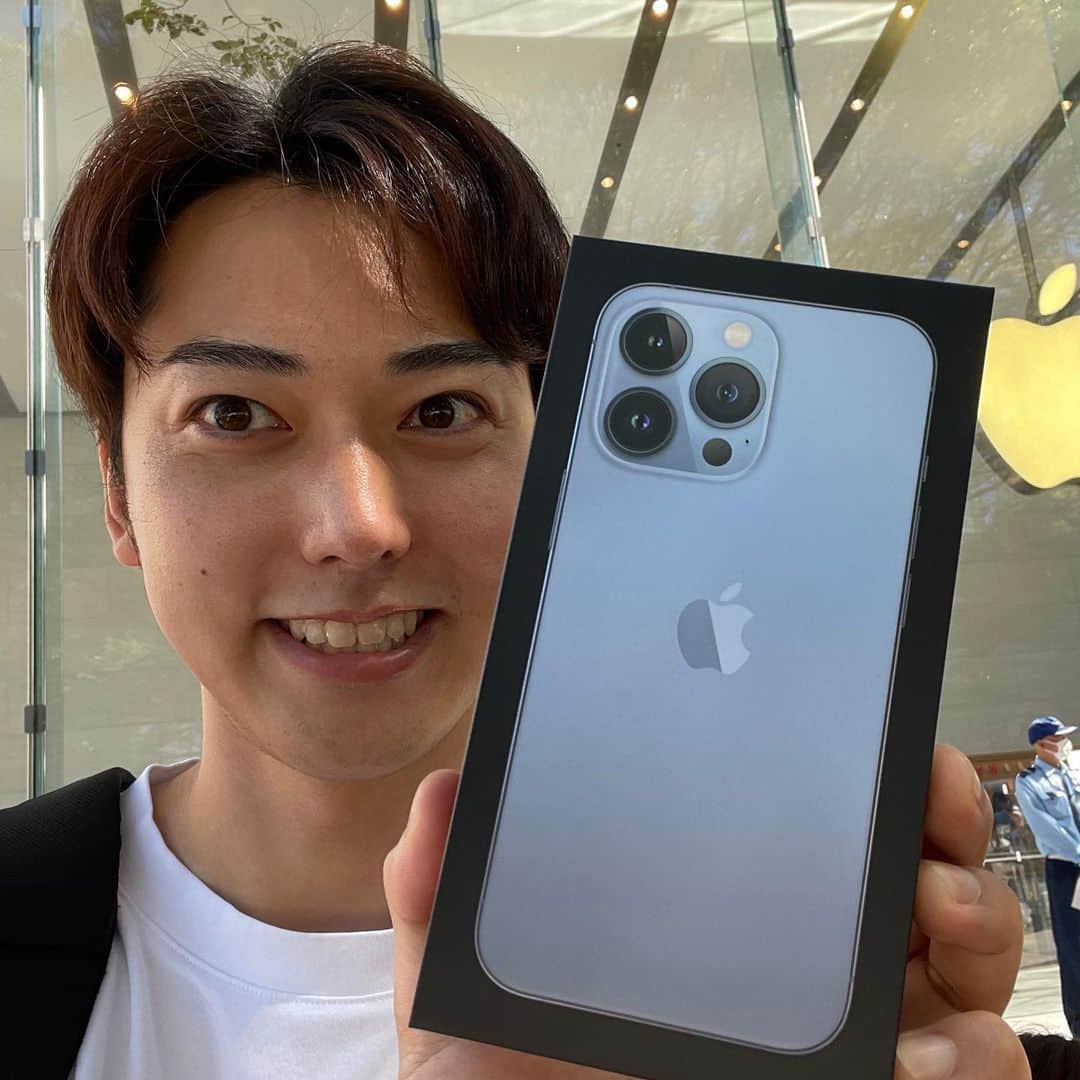 ないとーのインスタグラム：「iPhone13Proをゲットしたぜー！美味しいー！  #iphone13 #iphone13pro」